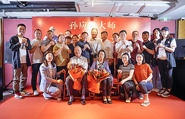 国宴大师严收徒 AG真人国际厨人绘宏图